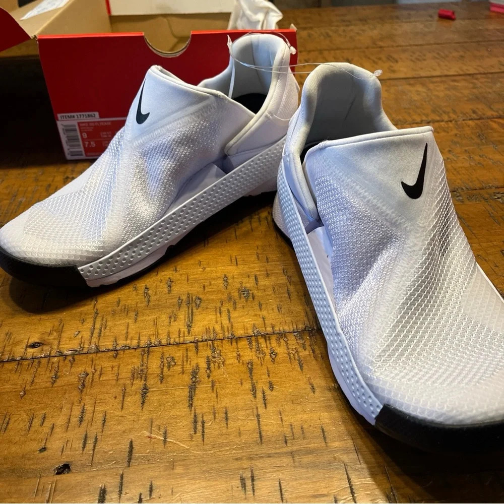 NWT NIKE Go FlyEase Easy On/Off Shoes White/Black - Picture 2 of 8